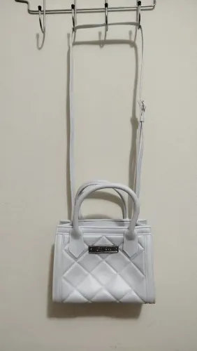 Bolsa branca virace nova com alça removível e ajustável 