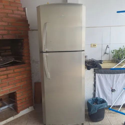 Vende - se geladeira continental usada