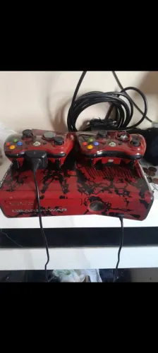 Xbox 360 slim Edição Limitada Gears of War 3 (320 GB)