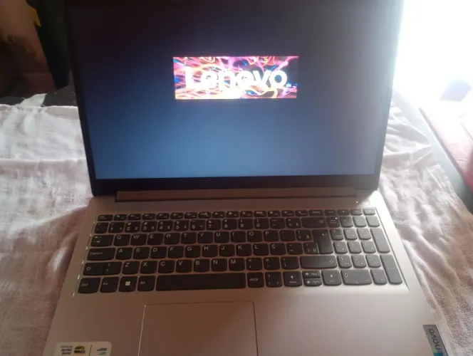 Notebook Lenovo 8GB  novo sem marcas de uso.