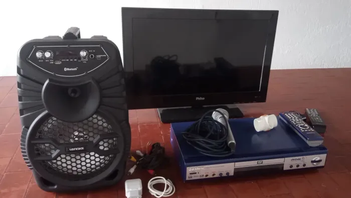 Vendo equipamentos pra karaokê ?