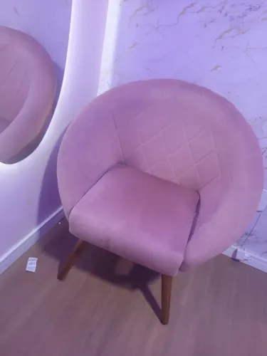 Poltrona decorativa para recepção ou espera