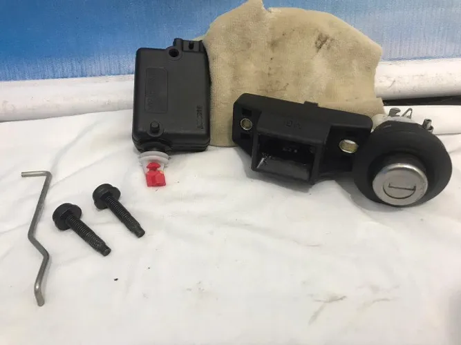 Logan kit fechadura porta traseira Original