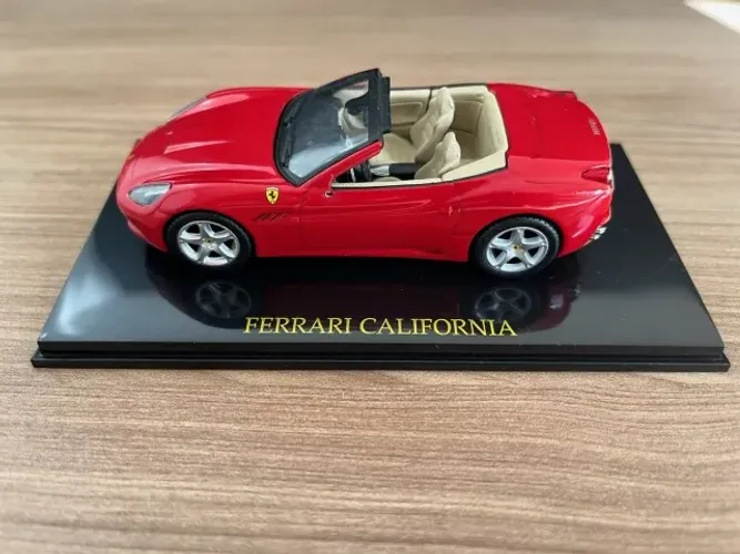 Ferrari Collection - Ferrari California 1/43 (Sem Acrílico)