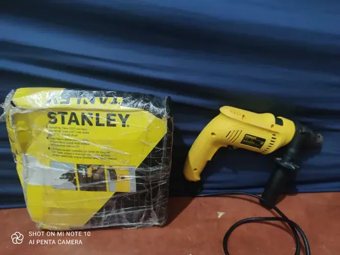 Furadeira e parafusadeira Stanley 600w