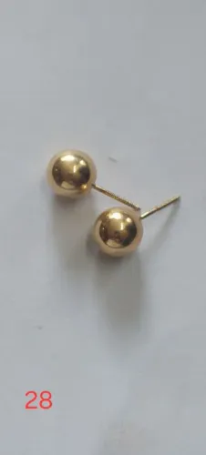 Brinco em ouro amarelo modelo bola lateral lisa pino liso 