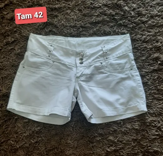 Short branco