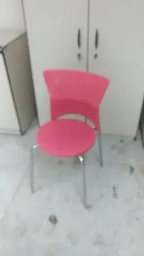 Banqueta cadeira fixa com encosto, pvc, vermelha, no estado. E outros.