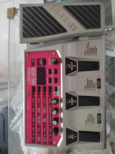 Pedaleira Boss para Bass ME-20B