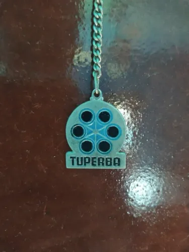 Chaveiro antigo em metal Tuperba