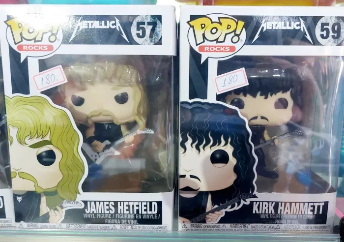 Vendo bonecos colecionáveis Funko Pop Metallica, na caixa. 