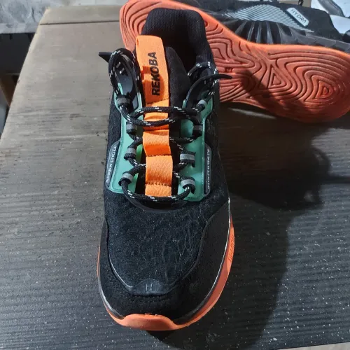 Tênis Rekoba Hydra n° 40 Preto com detalhes laranja e verde