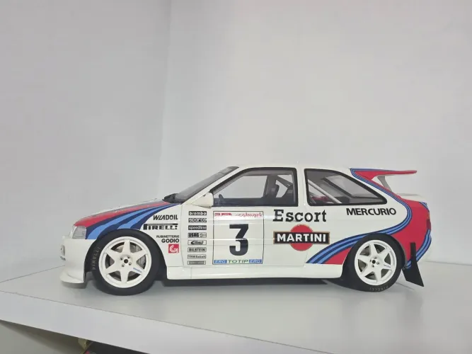 Miniatura 1:18 otto Escort Martini rally