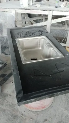 Piá em mármore e granito