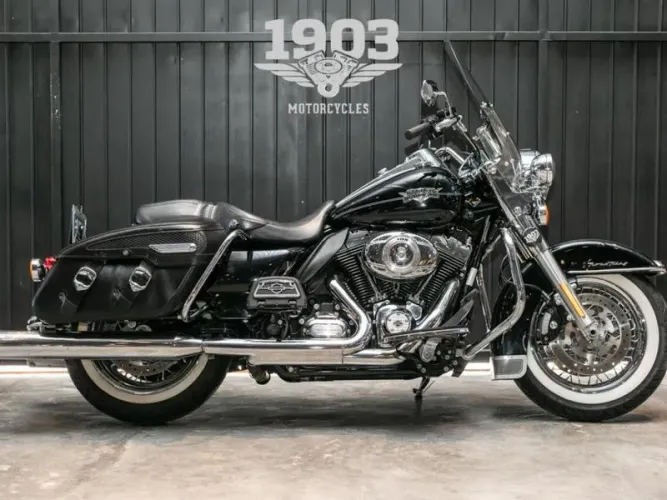 HARLEY-DAVIDSON FLHRC ROAD KING CLASSIC 2013