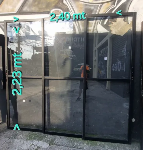 Porta balcão linha Gold 2,40m x 2,23m