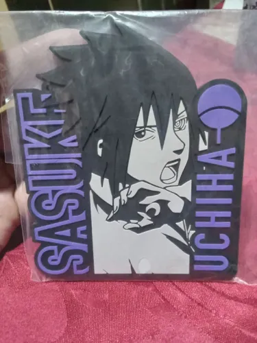 Porta copos de borracha flexivel com design do Sasuke Uchiha de Naruto Shippuden original 