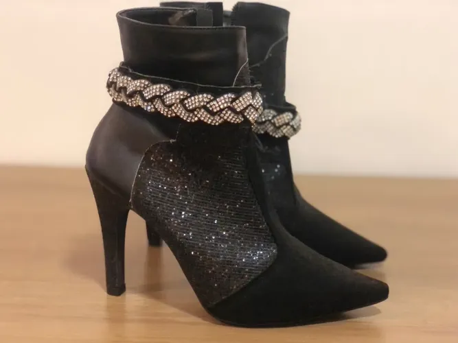 Bota de Salto Torricella com Strass