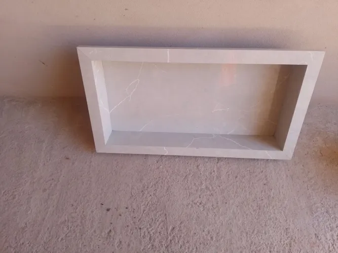 Nicho em porcelanato.