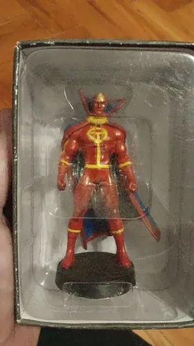 Figura de Ação do tornado vermelho