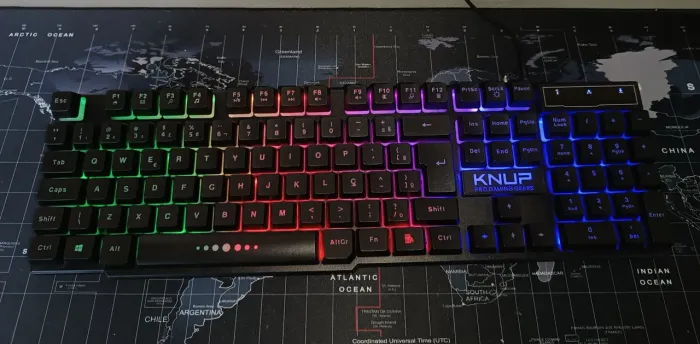 Teclado Gamer Semi Mecânico com RGB + Brinde (Mouse Gamer Sem Fio)