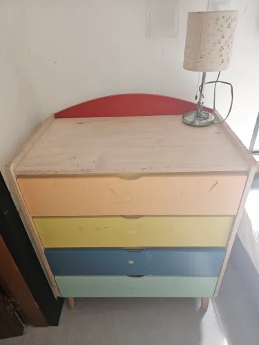 Cômoda arco íris infantil