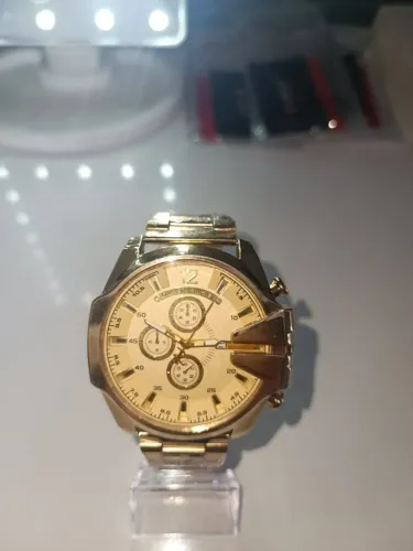 Relógio Diesel Dourado - Estilo, Potência e Sofisticação no Seu Pulso!