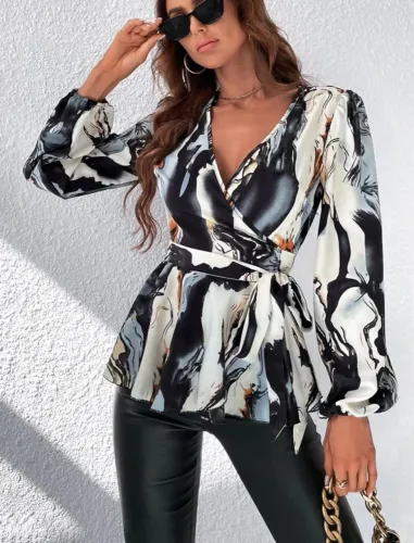 Blusa Social com Estampa Abstrata