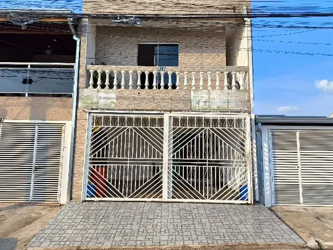 Vende-se Sobrado com 04 dorm. no Jd. Amanda II - Ótima localização
