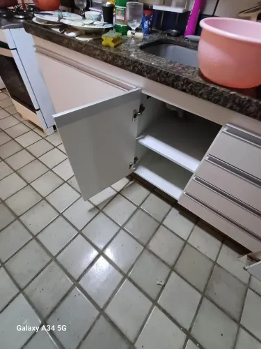 O marceneiro, ATENÇÃO no anúncio.