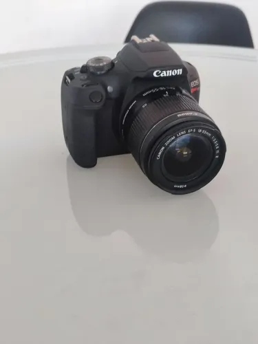 Câmera Canon EOS Rebel T7 + lente  Yongnuo 50mm e EF-S 18-55mm