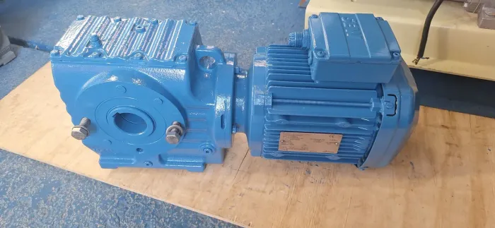 Motoredutor trifásico 1.5 cv redução 1/41. Rotação final: 42.