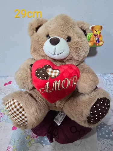 Urso de pelúcia com coração 'Amor'