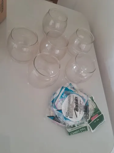 LAMPIÃO- 6 VIDROS E DIVERSAS CAMISINHAS