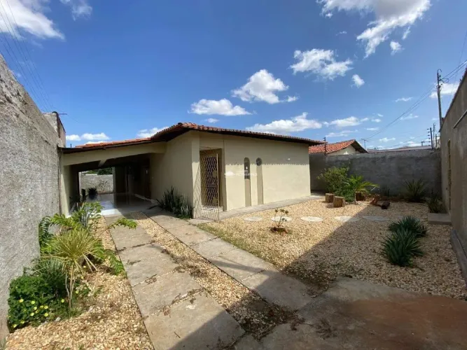CASA RESIDENCIAL À VENDA NO BAIRRO MORADA DO SOL