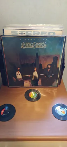 Disco de Vinil Bee Gees - Living Eyes