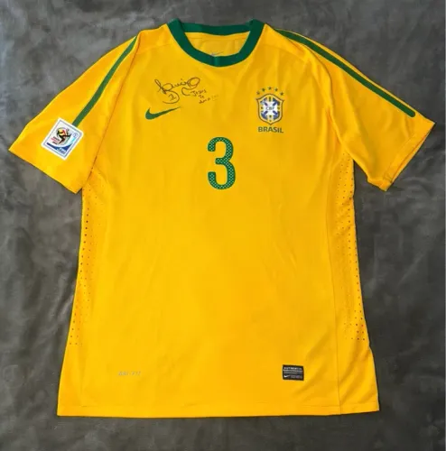 Camisa Brasil 2010 - De jogo autografada - Copa do Mundo