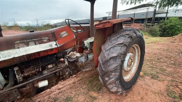 Trator massey 275 4x2