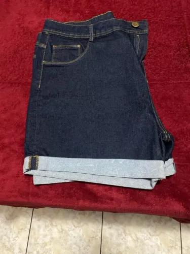 Shorts Jeans Escuro com Barra Dobrada