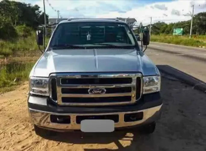 F4000 2018 4x4 2P Carroceria. 