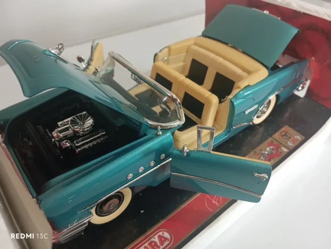 Top Miniatura Buick Century 1955 - Mira Golden Line - escala 1/18
