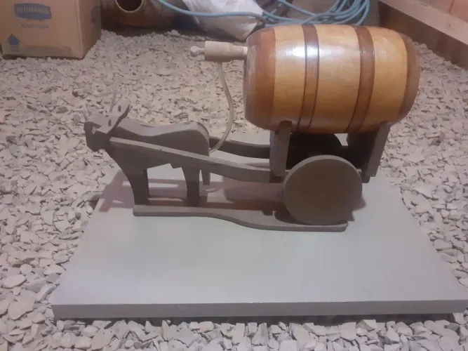 Carrinho de Madeira com Barril