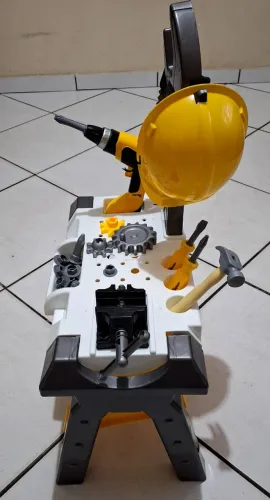  Furadeira elétrica e Bancada de brinquedo