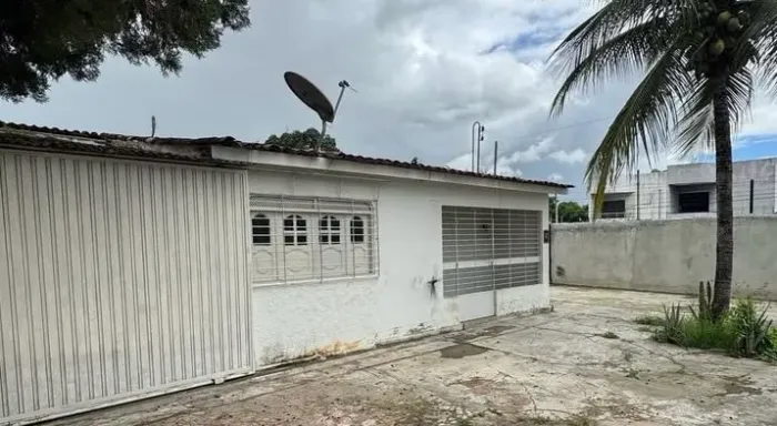 VENDO CASA NO EDUARDO GOMES