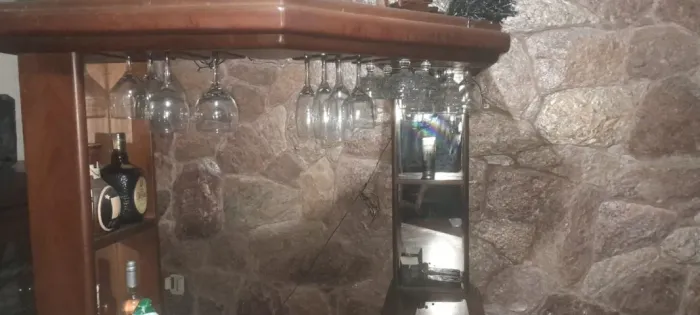 BAR EM MADEIRA MACIÇA