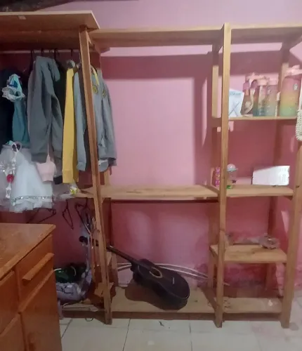 Guarda-Roupa aberto/Arara