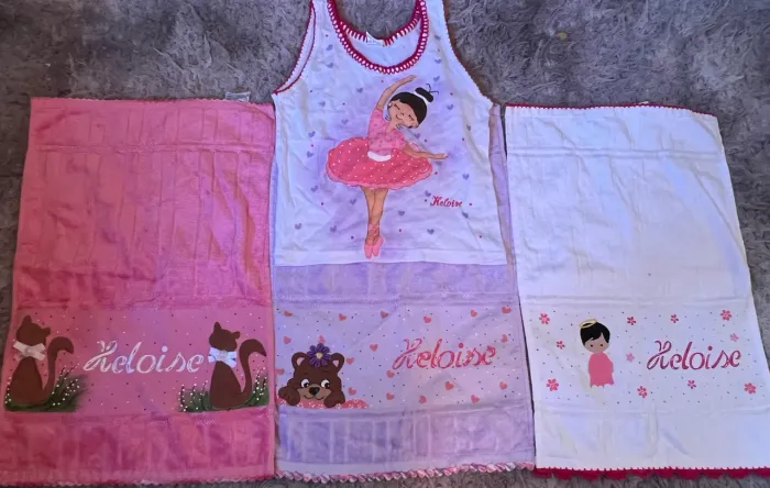 Kit 3 toalhas bordadas/ Acompanha blusa.