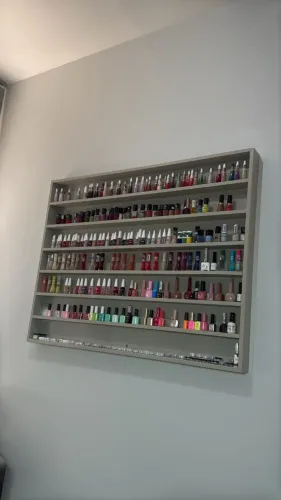 Esmalteiro em MDF espelhado