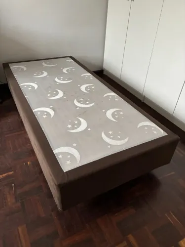 Base Box para Colchão de Solteiro - Excelente Estado!