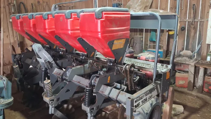 Vendo plantadeira massey Ferguson